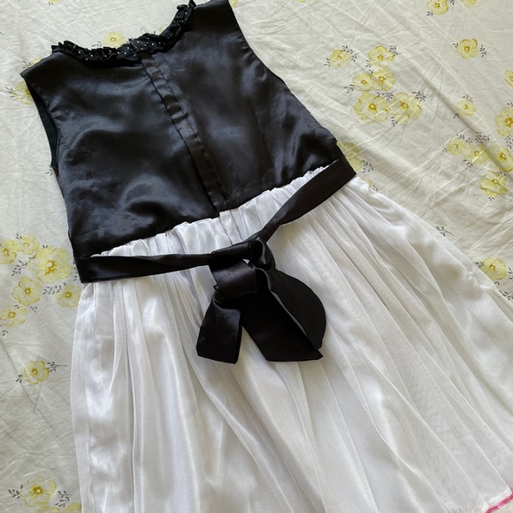 Black & White Flare Frock-Size 28(6-7 years)- Used - Picture 12 of 17
